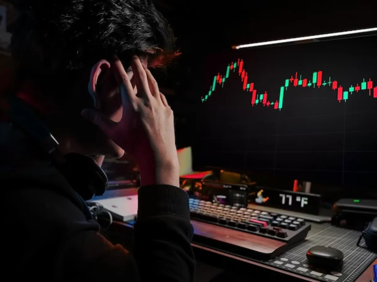 India-Pak Tension: युद्ध की आशंका में गिरते हैं शेयर बाजार, फिर आती है रिकवरी; एनालिस्ट ने बताया- क्या करें निवेशक? – india pak tension stock markets falls in the possibility of war what strategy should investors adopt amid volatility